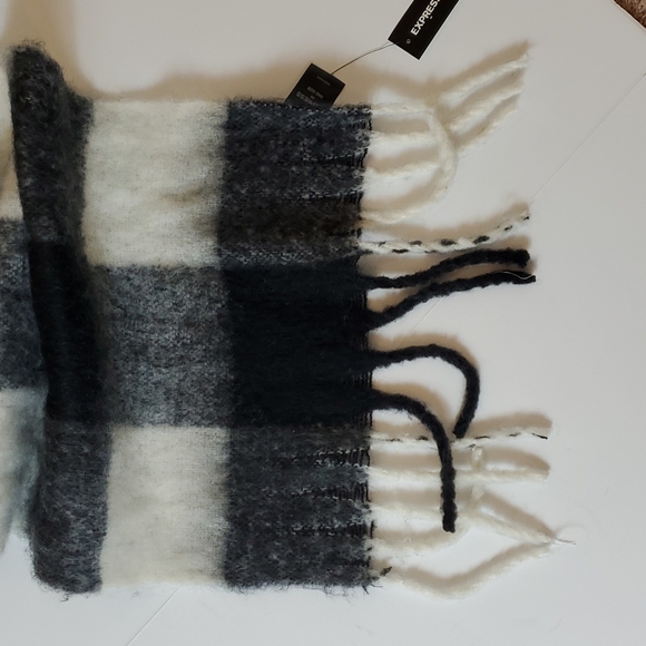 Express black and withe buffalo plaid scarf - Picture 7 of 7